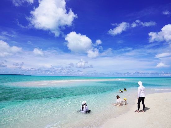 【少人数制ツアー】宮古ブルーに浮かぶ幻の浜「ユニの浜」カヤックツアー！最大２組限定・ドローン撮影付き
