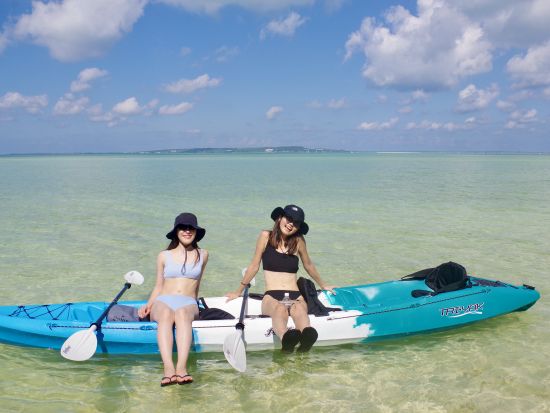 【少人数制ツアー】宮古ブルーに浮かぶ幻の浜「ユニの浜」カヤックツアー！最大２組限定・ドローン撮影付き