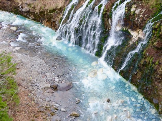 札幌発 富良野・美瑛日帰りバスツアー 安田侃彫刻美術館＋美瑛町＋ふれあい牧場＋青い池＋ふらのワイン工場＜4～5月／札幌市内発着＞