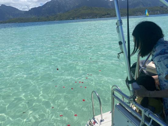 海洋散骨プライベートクルーズ　キャプテンブルース　天国の海®︎で心温まるお見送り＜1～12名／日本語クルー＞