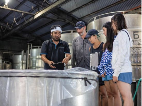 伊平屋島の米と泡盛に出会う　稲刈り＆田植え体験＋泡盛づくり見学＜3時間／米＆酒発送付き／伊平屋＞