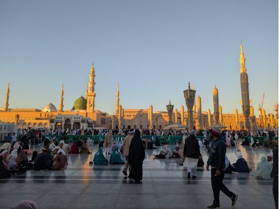 【1泊2日】サウジアラビア2都市周遊ツアー ジェッダ＋メディナ＜貸切／食事付き／英語＞