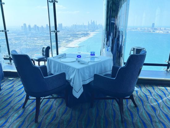 天空レストラン「アル・ムンタハ（Al Muntaha）」 食事券＆事前予約サービス＜ランチ／ディナー＞*ブルジュ・アル・アラブ内