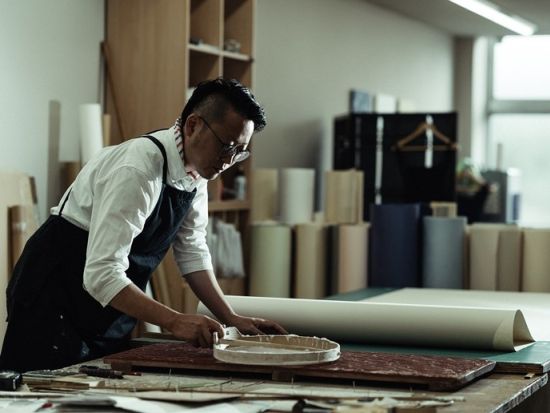 「京からかみ」摺り体験 100年以上前の版木で伝統唐紙づくり