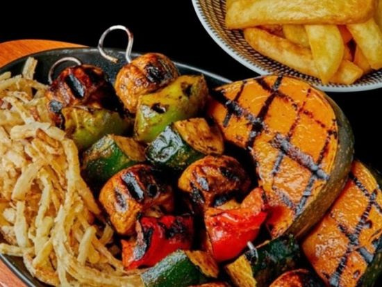 スクワイヤーズ・ロフト・ケアンズ （Squires Loft Cairns）食事券&事前予約サービス　本格炭火焼きステーキなどを満喫！＜ディナー＞