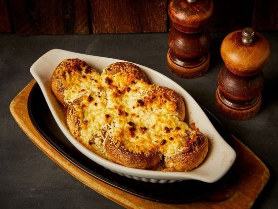 フェタチーズ入りベイクドマッシュルーム