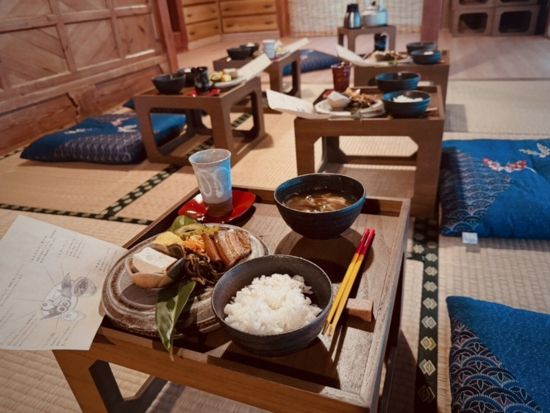 沖縄長寿の食卓体験 五感で味わう学びの時間 100歳おばあの物語と長寿の食卓を味わおう＜約90分／沖縄本島／年齢制限なし＞