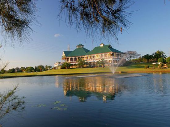 パーマーコロニアル送迎付きゴルフツアー　水辺が映える景観美と変化に富んだコースを満喫＜日本語対応可能／ゴールドコースト発＞