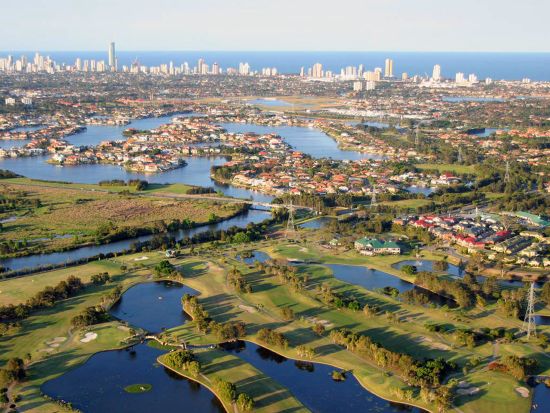 パーマーコロニアル送迎付きゴルフツアー　水辺が映える景観美と変化に富んだコースを満喫＜日本語対応可能／ゴールドコースト発＞