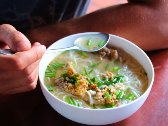 夕暮れのホイアン旧市街ツアー　福建会館＆バーレーの井戸＆日本橋＆トゥボン川 ＜英語ガイド＞