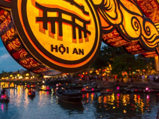 夕暮れのホイアン旧市街ツアー　福建会館＆バーレーの井戸＆日本橋＆トゥボン川 ＜英語ガイド＞