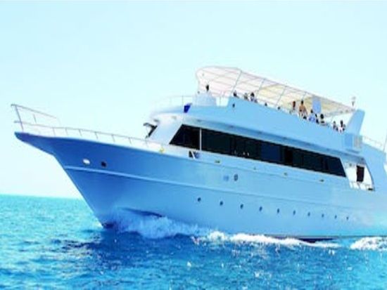 アイン・ソフナ 潜水艦＆シュノーケリングボートクルーズ＜カイロ発／貸切送迎付き／ビュッフェランチ付き＞