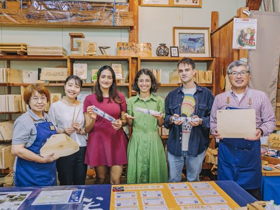 長崎市内発着 貸切観光タクシー 南島原 選べるイルカウォッチング or My箸作り体験 ＜海鮮丼の昼食付／約7.5時間／1～8名＞ by ラッキータクシー