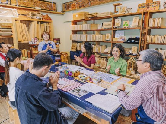 長崎市内発着 貸切観光タクシー 南島原 選べるイルカウォッチング or My箸作り体験 ＜海鮮丼の昼食付／約7.5時間／1～8名＞ by ラッキータクシー