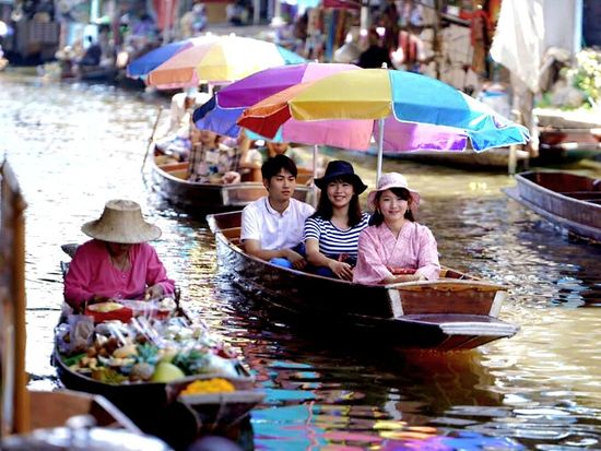 Damnoen Saduak Floating Market 