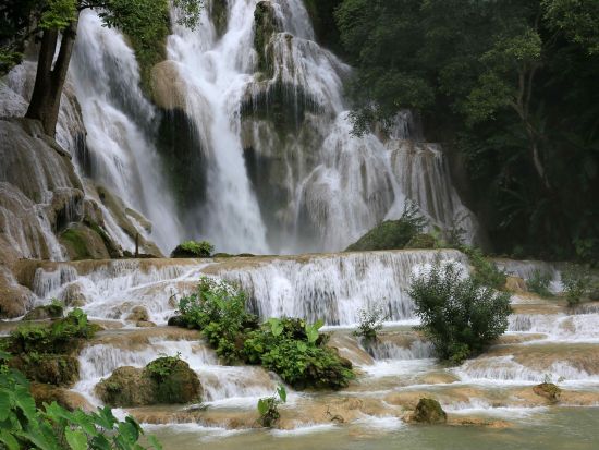 ラオス高速鉄道で行く世界遺産の街ルアンパバーン1泊2日ツアー パクオー洞窟＆クアンシーの滝＆プーシーの丘から夕日鑑賞＜1泊2日／日本語ガイド／ビエンチャン発着＞