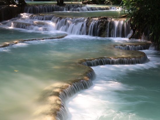 ラオス高速鉄道で行く世界遺産の街ルアンパバーン1泊2日ツアー パクオー洞窟＆クアンシーの滝＆プーシーの丘から夕日鑑賞＜1泊2日／日本語ガイド／ビエンチャン発着＞