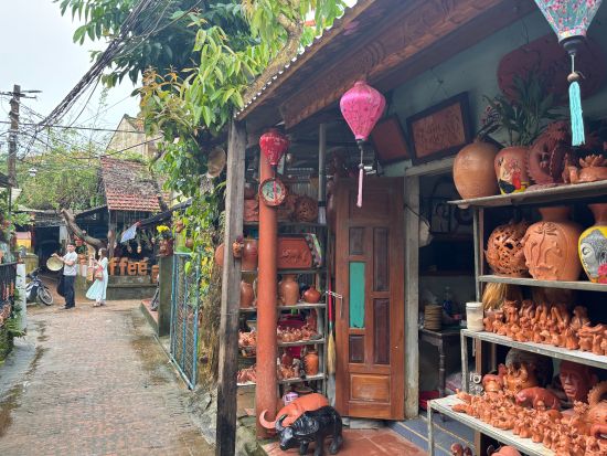 ホイアン伝統工芸体験ツアー ～タンハー陶芸村＆バンブークラフト～//日本語ガイド//ダナン市内のラウンジ利用可能