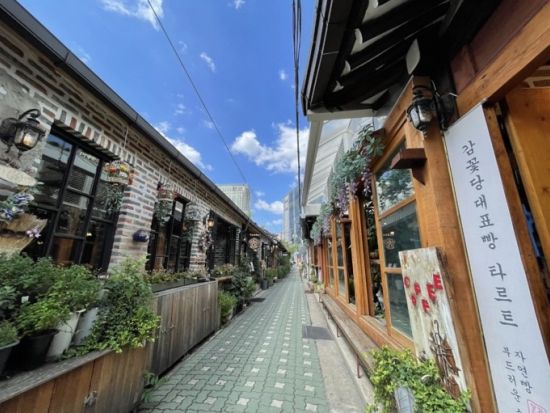 ソウル市内半日観光ツアー　景福宮＆守門将交代式＆北村韓屋村＆仁寺洞＆益善洞  初めてのソウル旅行におすすめの定番スポット巡り！＜午前／日本語ガイド／明洞発着＞