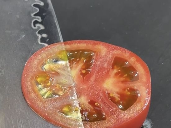 Cut a tomate