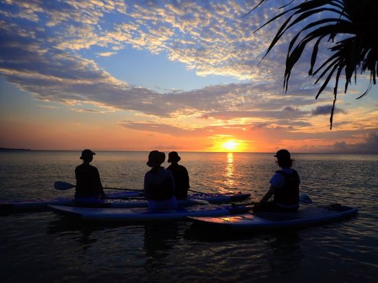 世界自然遺産サンライズSUP 日常を抜け出すご褒美朝活体験＜西表島滞在者限定／一部島内ホテル無料送迎／竹富町観光案内人条例認定店／西表島＞
