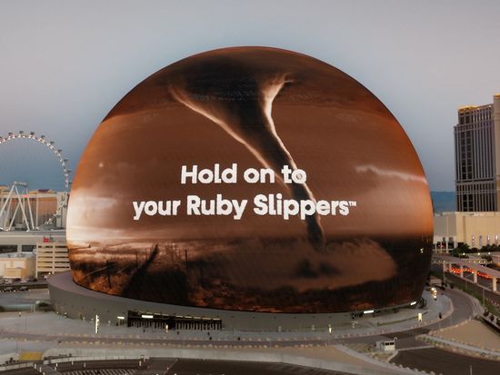 THE WIZARD OF OZ Tornado