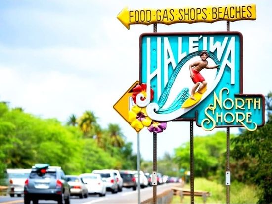 Haleiwa town sign