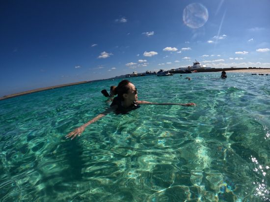 水納島海水浴 エメラルドグリーンの海でのんびりリゾート気分♪海水浴で水納島の海を満喫＜4～10月／本部町発＞