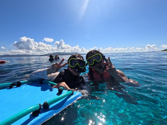水納島パラセーリング 絶景を眺めながら空中散歩で感動体験エメラルドグリーンの海を空から満喫！＜4～10月／本部町発＞
