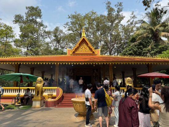 カンボジア占い体験とお祈り体験ツアー　カンボジアの伝統を感じよう♪＜専用車ツアー／日本語ガイド／シェムリアップ発＞