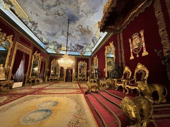 マドリード半日観光ツアー　王宮事前予約入場＆市内名所散策 ＜約2時間／日本語ガイド＞ by HIS