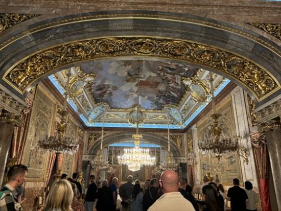 マドリード半日観光ツアー　王宮事前予約入場＆市内名所散策 ＜約2時間／日本語ガイド＞ by HIS