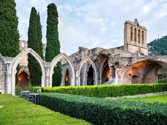 【イスタンブール発】北キプロス1泊2日ツアー ヒラリオン城＆ベラパイス修道院半日観光付きプランあり＜英語／往復航空券付き／VIP貸切送迎付き／4つ星ホテル滞在＞