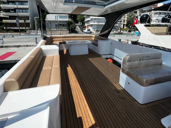 ボスポラス海峡 貸切ヨットクルーズ！ヨーロッパとアジアを結ぶ絶景クルーズ体験＜2時間／定員10名／イスタンブール／英語クルー＞