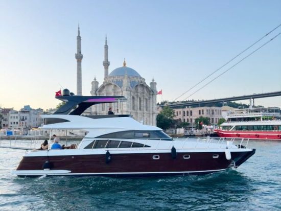 ボスポラス海峡 貸切ヨットクルーズ！ヨーロッパとアジアを結ぶ絶景クルーズ体験＜2時間／定員10名／イスタンブール／英語クルー＞