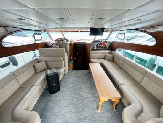 ボスポラス海峡 貸切ヨットクルーズ！ヨーロッパとアジアを結ぶ絶景クルーズ体験＜2時間／定員10名／イスタンブール／英語クルー＞