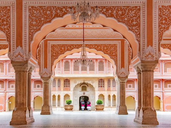 日帰りで行くピンクシティ「ジャイプール」世界遺産めぐり！デリーから往復車利用で快適プライベートツアー＜日本語ガイド／インド料理の昼食付／デリー発＞