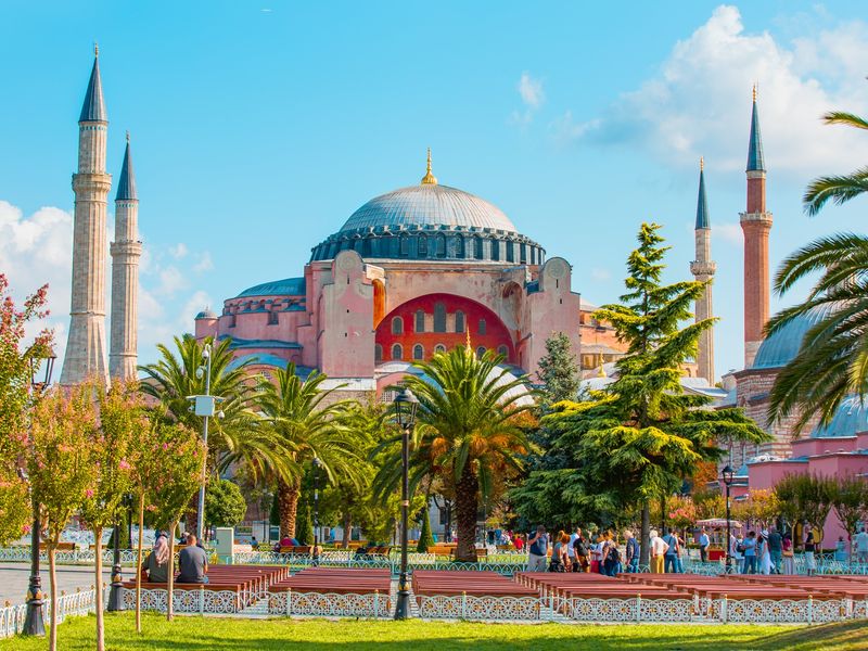 Istanbul_Hagia-Sophia_shutterstock_520098874