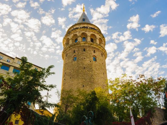 イスタンブール 新市街ウォーキングツアー　トルココーヒー占い体験付き　公共交通機関利用＜貸切／5時間／日本語ガイド＞