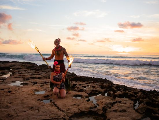 サンセットセーリング＋伝統ルアウ＆ハワイアンショー「カウラ・ルアウ」＜コオリナ発＞