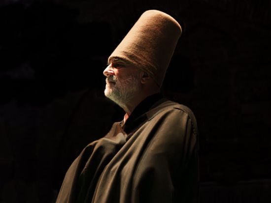 トルコ伝統のセマー旋回舞踊ショーチケット☆ホジャパシャ文化施設で800年続く神秘の旋回儀式を鑑賞＜イスタンブール＞