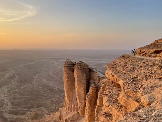 エッジオブザワールド サンライズ鑑賞ツアー！神秘の断崖で朝焼け絶景を満喫！＜貸切／リヤド発／朝食BOX付き／空港お送り可／英語＞の写真3