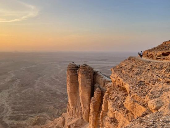 エッジオブザワールド サンライズ鑑賞ツアー！神秘の断崖で朝焼け絶景を満喫！＜貸切／リヤド発／朝食BOX付き／空港お送り可／英語＞