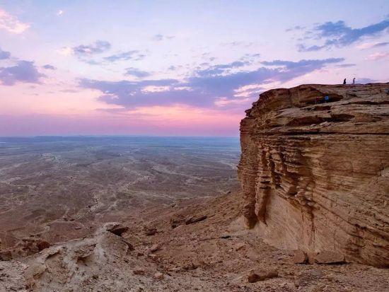 エッジオブザワールド サンライズ鑑賞ツアー！神秘の断崖で朝焼け絶景を満喫！＜貸切／リヤド発／朝食BOX付き／空港お送り可／英語＞