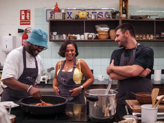 パエリア＆スペイン料理クッキング教室　ガウディ建築ウォーキングツアー付き＜バルセロナ／英語ガイド／少人数＞