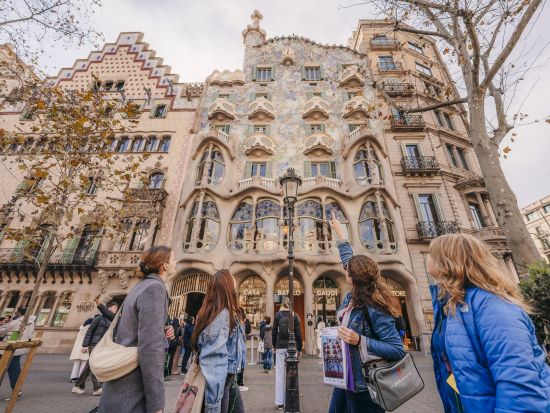 パエリア＆スペイン料理クッキング教室　ガウディ建築ウォーキングツアー付き＜バルセロナ／英語ガイド／少人数＞