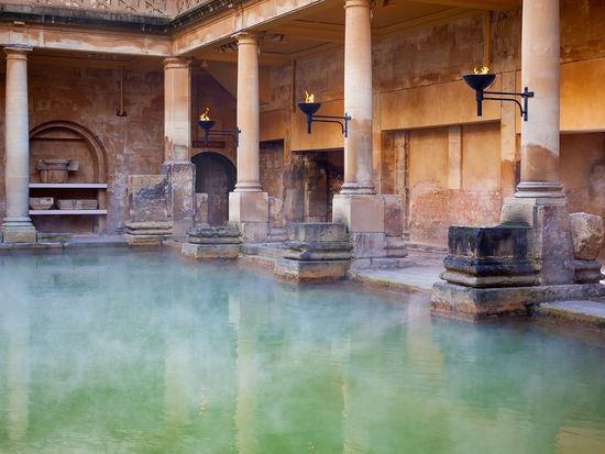 uk_bath_roman_baths_shutterstock_179183834