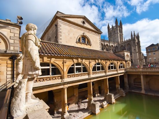 UK_England_Bath_Roman Baths_shutterstock_97754657