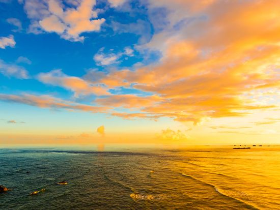 Japan_Okinawa_sea_sunset_shutterstock_331048505