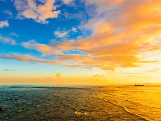 【夏限定／1組限定】沖縄サンセットフォトシュノーケリングツアー 夕日×海×フォト撮影で特別な思い出づくり SNS映え間違いなし◎＜6歳から参加OK／沖縄本島＞ 